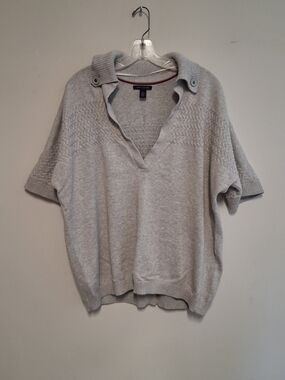 Tommy Hilfiger Gray Knit Top with Red Neck Trim Size 1X Short Sleeve Sweater
